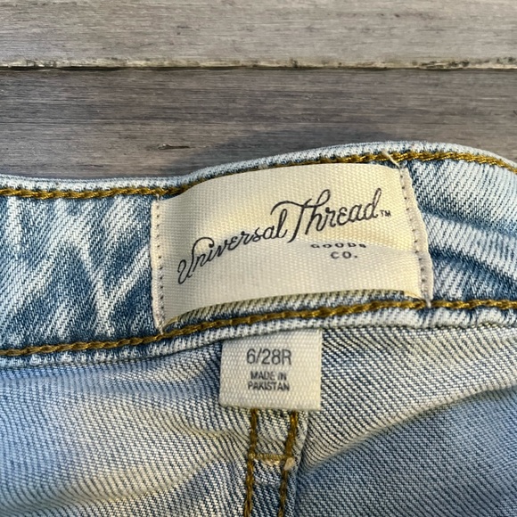 Universal Threads Jeans - Picture 2 of 6